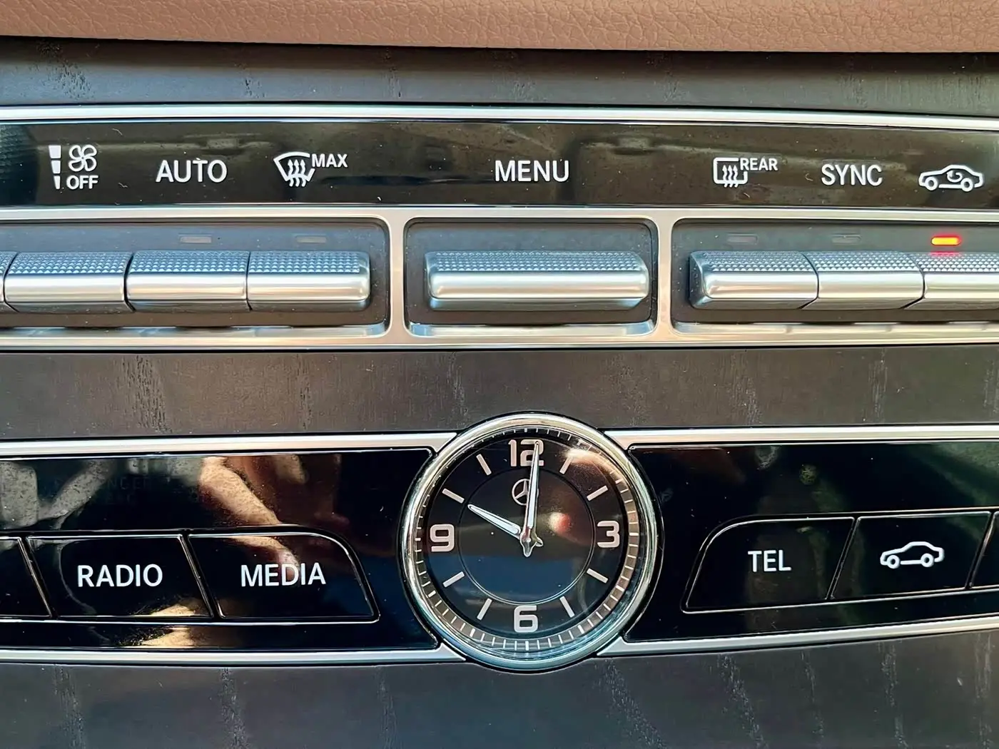 Mercedes-Benz E-Class 2020 — Фото 10/20