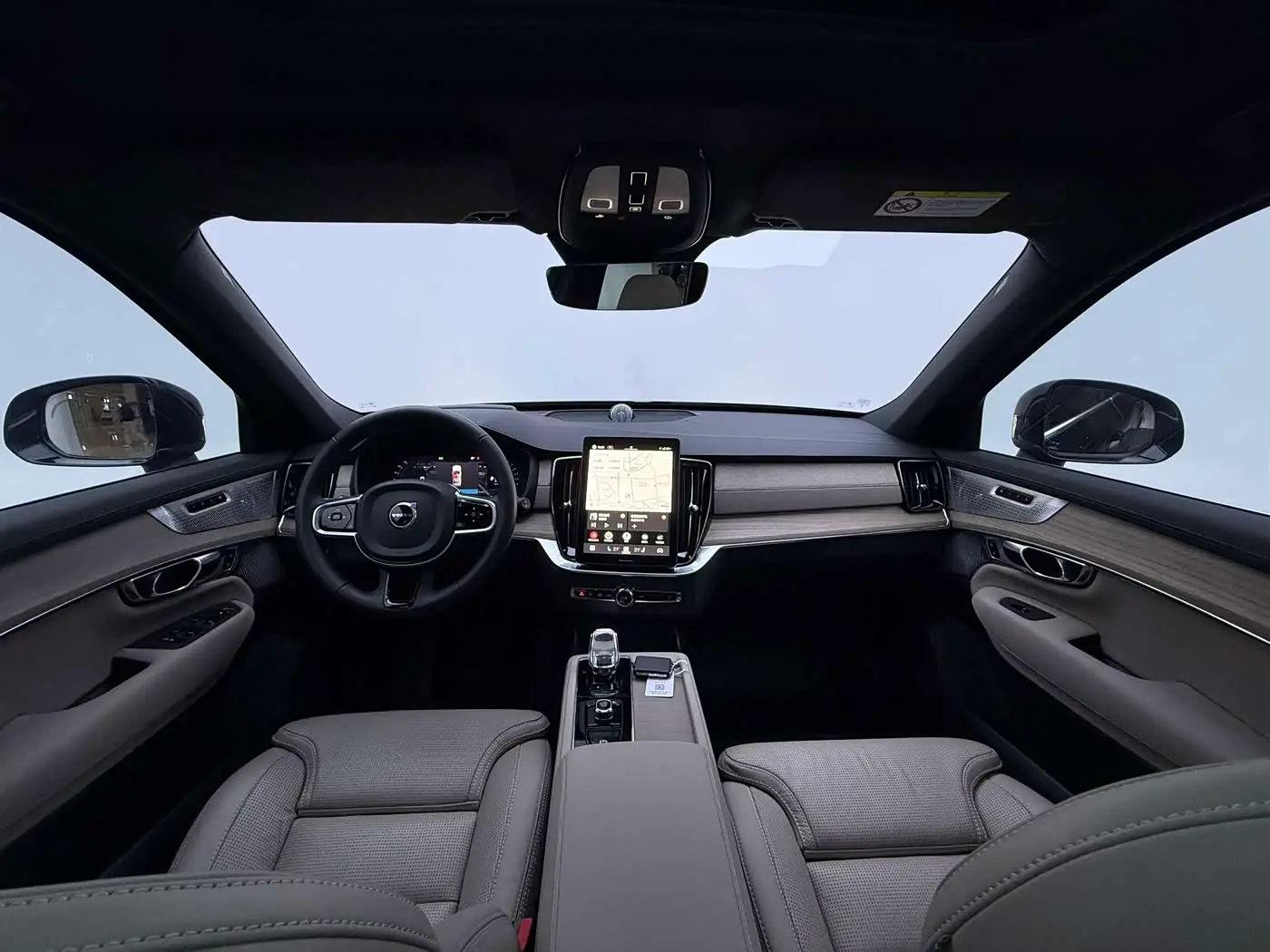 Volvo XC90 Plug-in Hybrid 2025 — Photo 19/20