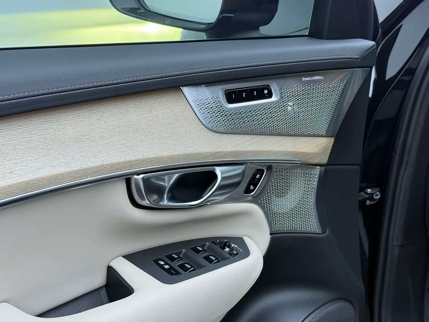 Volvo XC90 Plug-in Hybrid 2025 — Photo 20/20