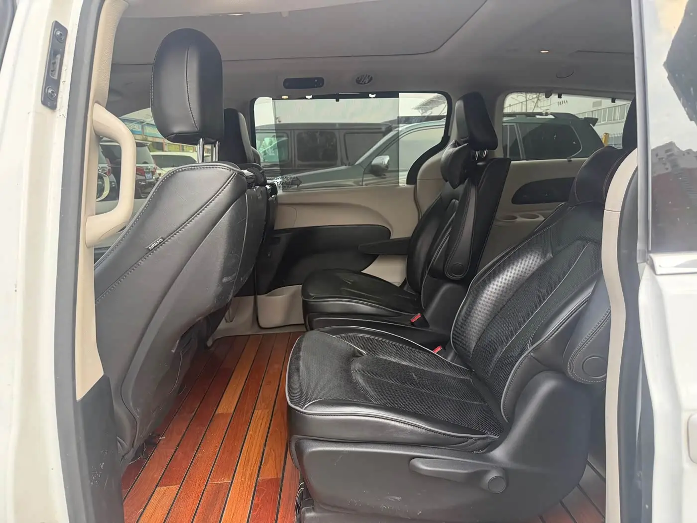 Chrysler Grand Voyager 2019 — Photo 4/12