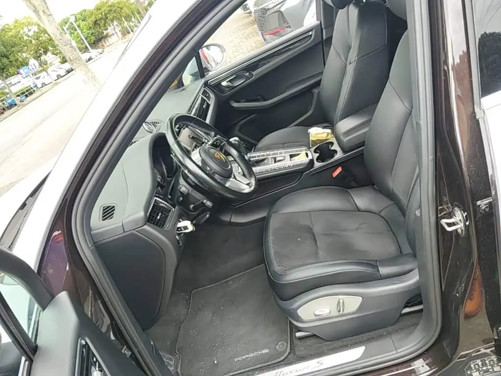 Porsche Macan 2015 — ფოტო 15/20