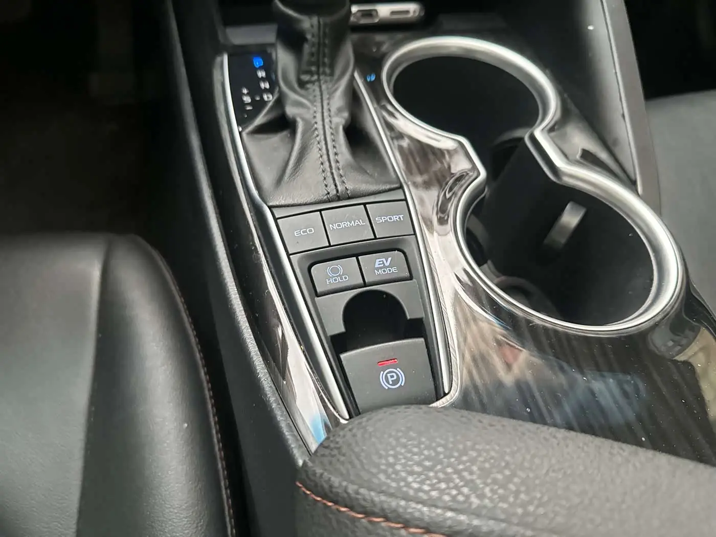 Toyota Camry 2021 — Photo 13/17