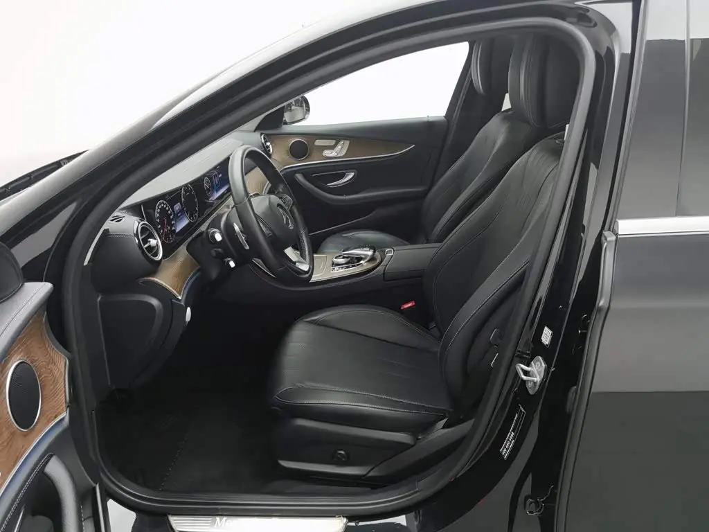 Mercedes-Benz E-Class 2018 — Photo 10/20