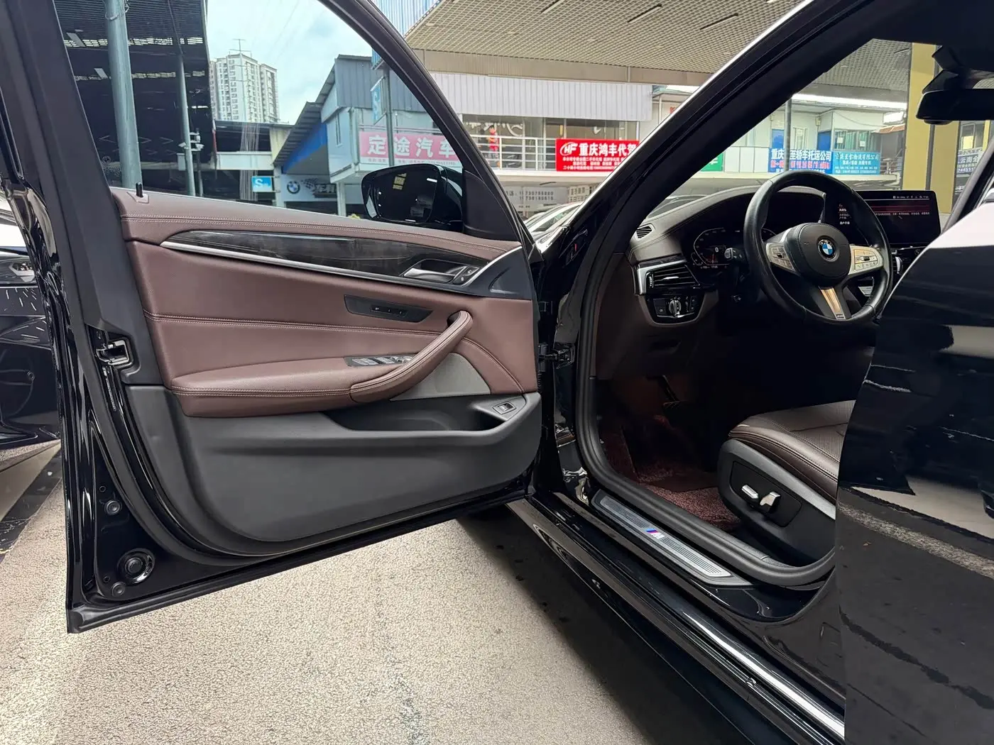 BMW 5 Series 2023 — Photo 11/20