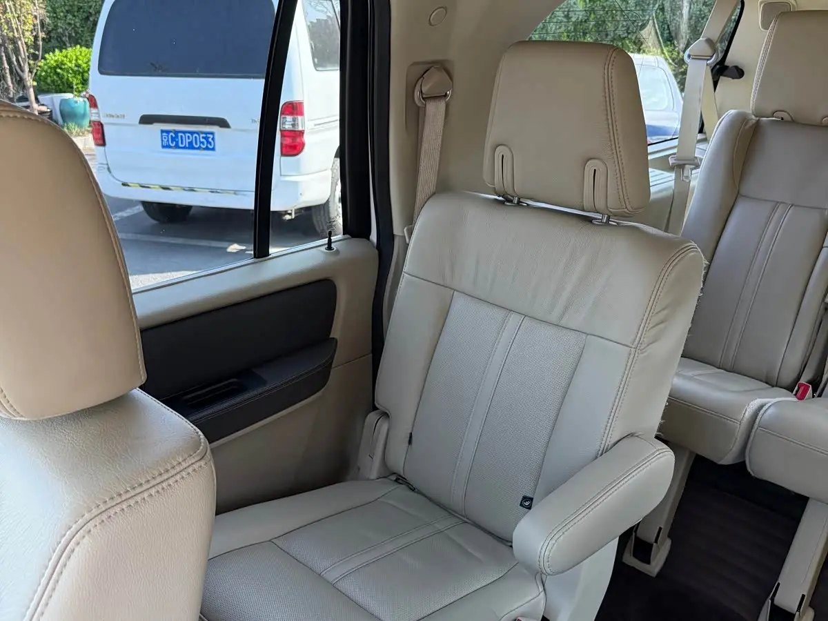 Lincoln Navigator 2019 — Photo 17/18