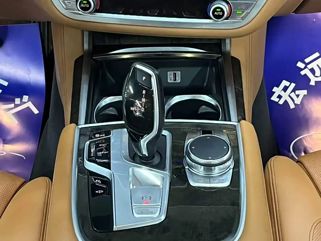 BMW 7 Series 2016 — Фото 12/17