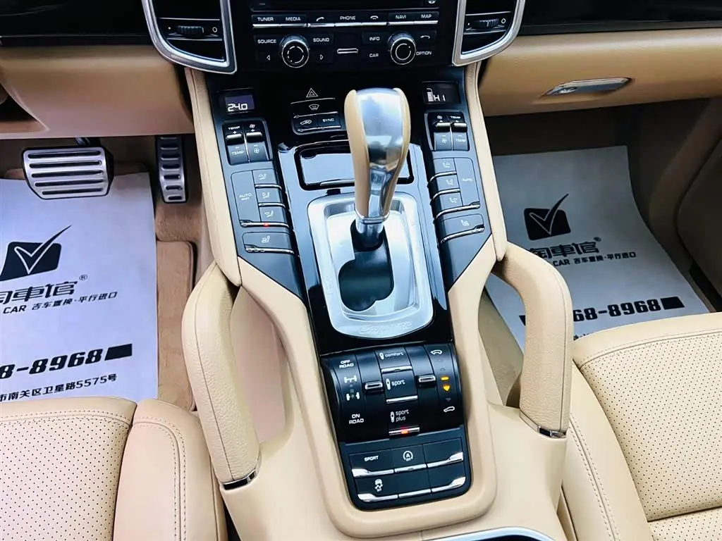 Porsche Cayenne 2015 — Photo 14/15