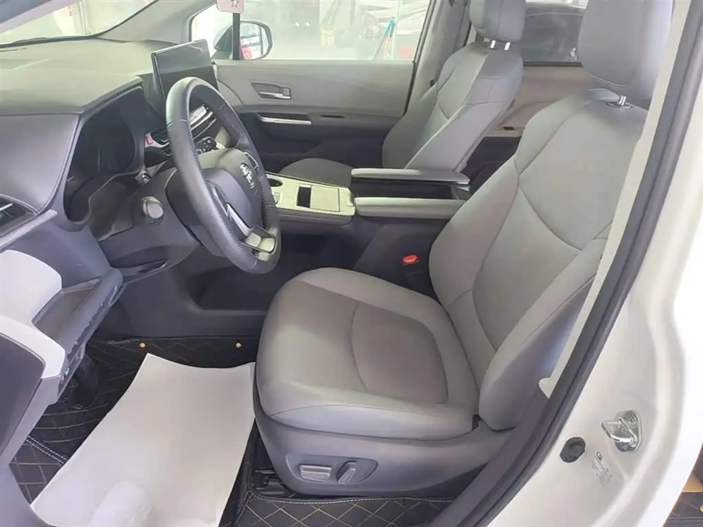 Toyota Granvia 2023 — Photo 15/20