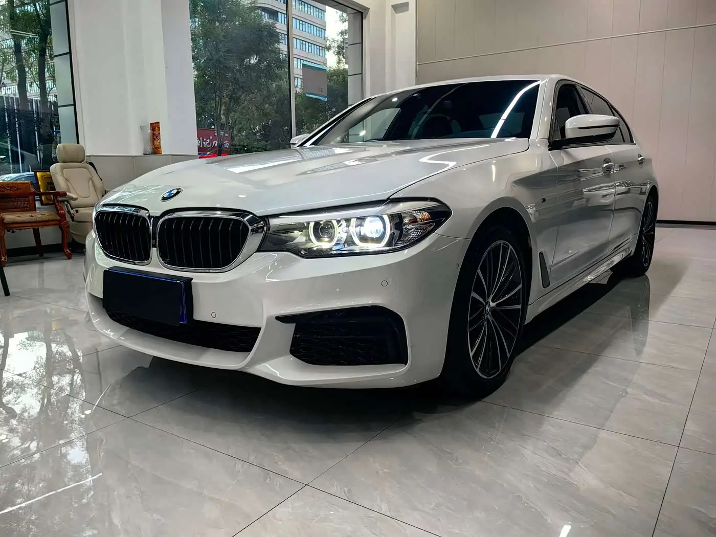 BMW 5 Series 2019 — Photo 1/12