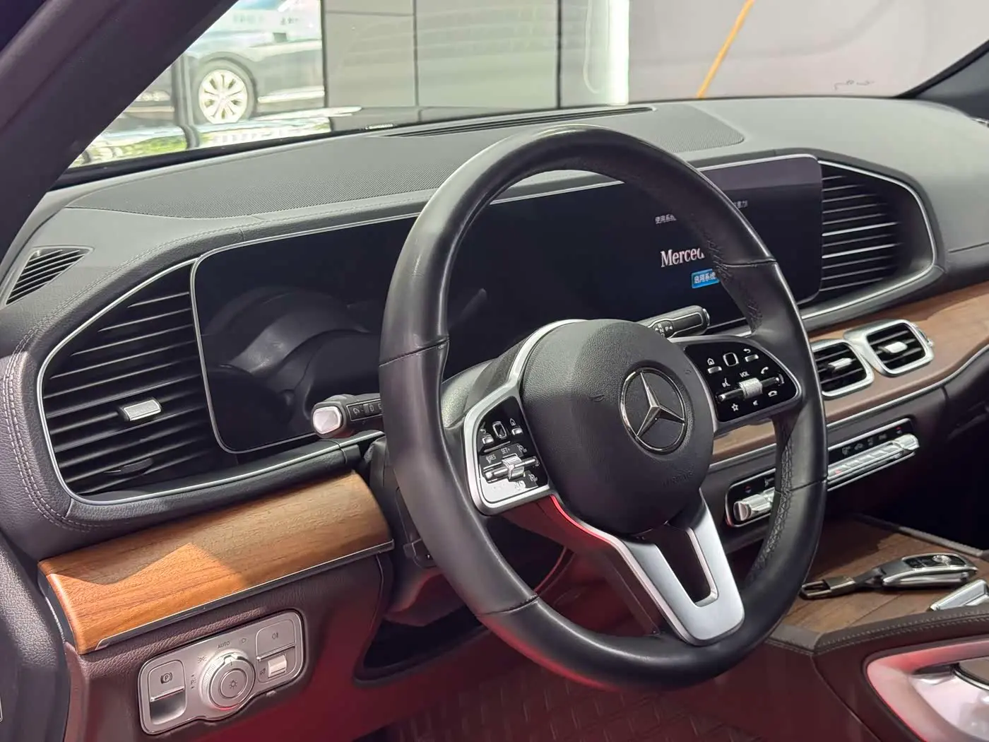 Mercedes-Benz GLS 2023 — Photo 14/20