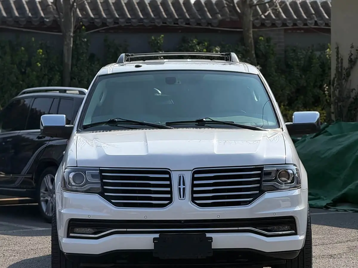 Lincoln Navigator 2019 — Photo 5/18