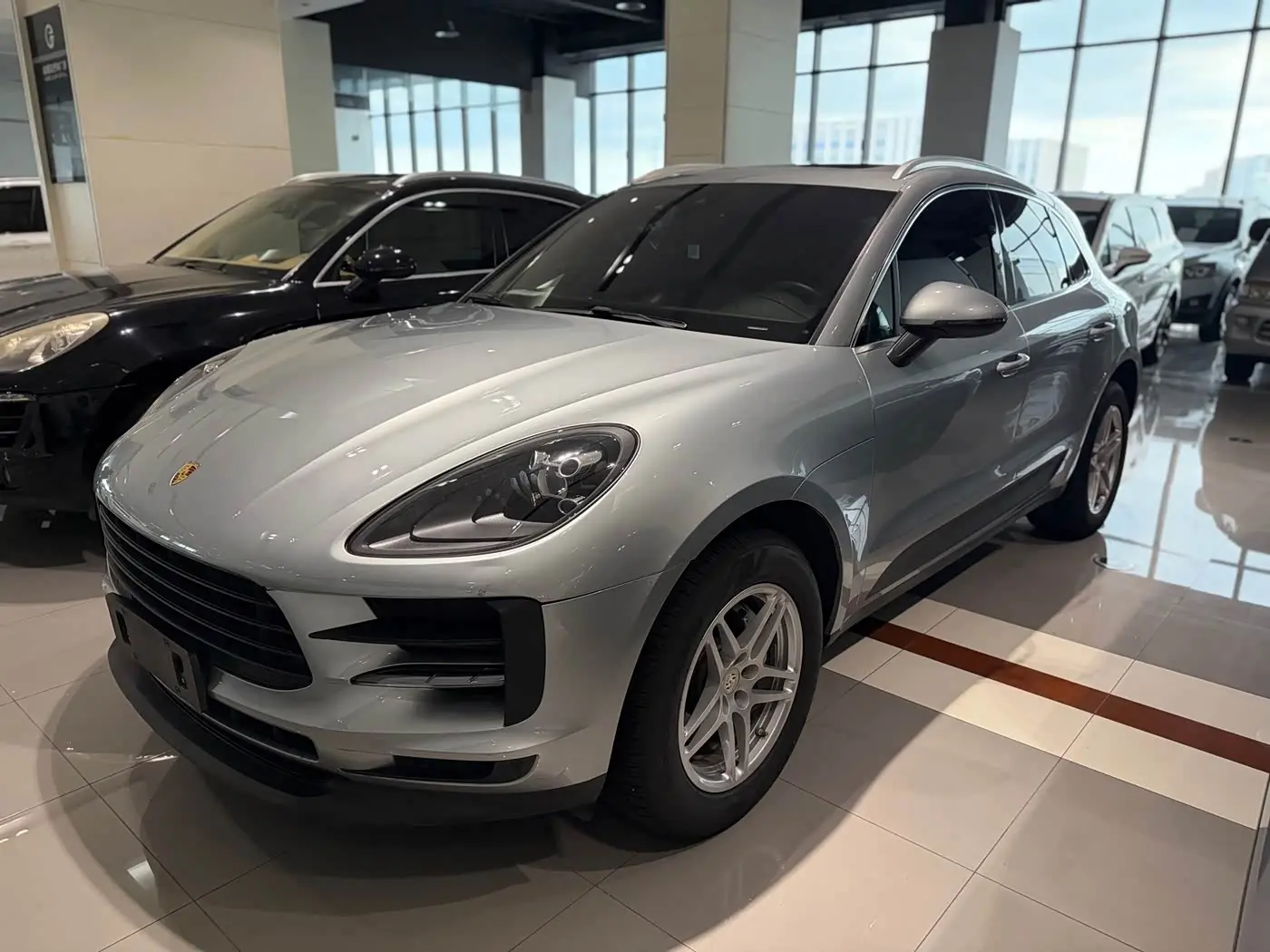 Porsche Macan 2020 — Photo 1/9