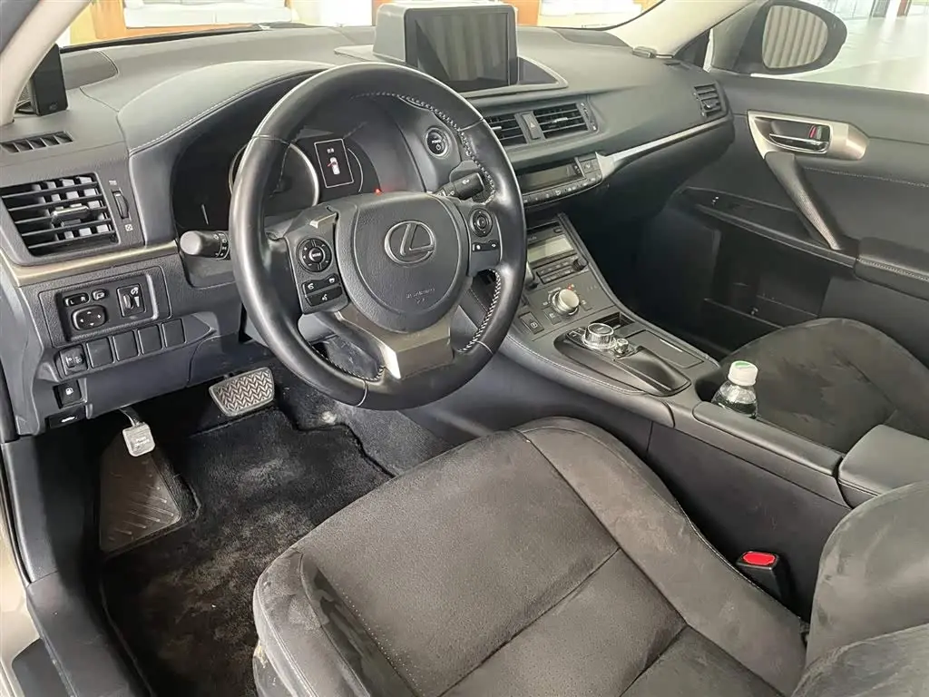 Lexus CT 2021 — Photo 9/11