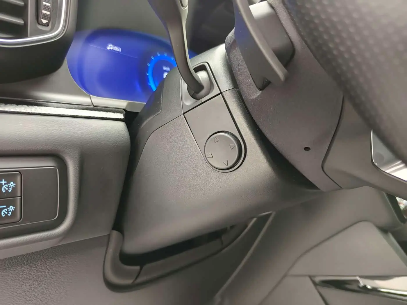 Ford Explorer 2020 — Photo 20/20