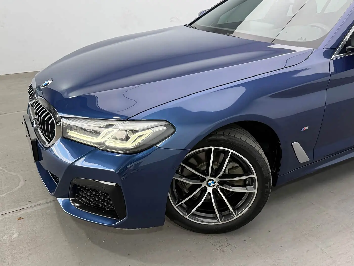 BMW 5 Series 2021 — Photo 11/16