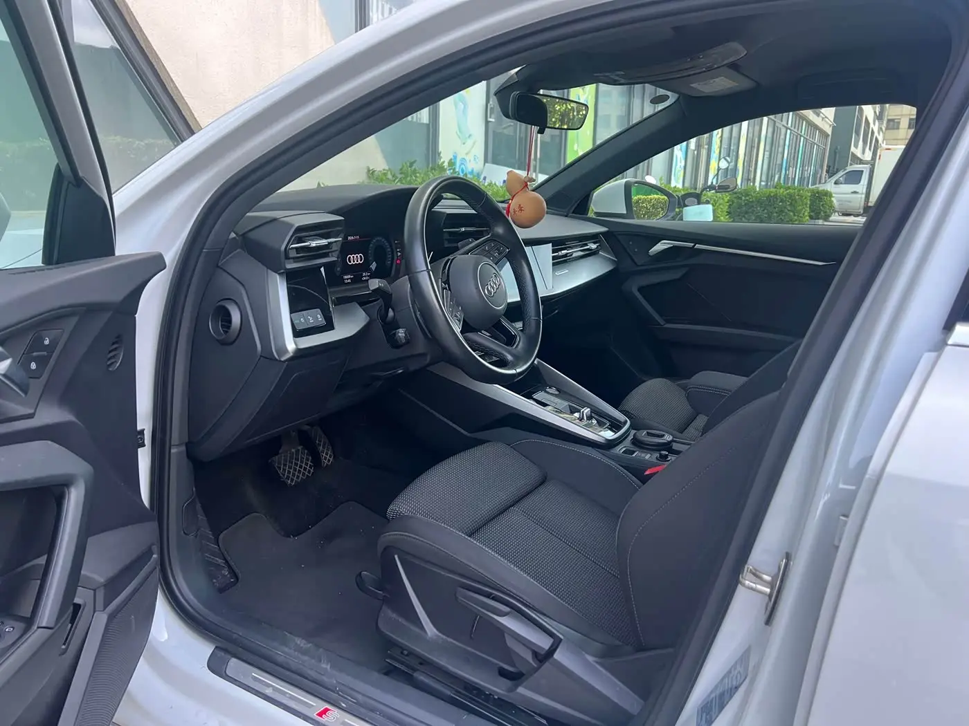 Audi A3 2023 — Photo 8/18