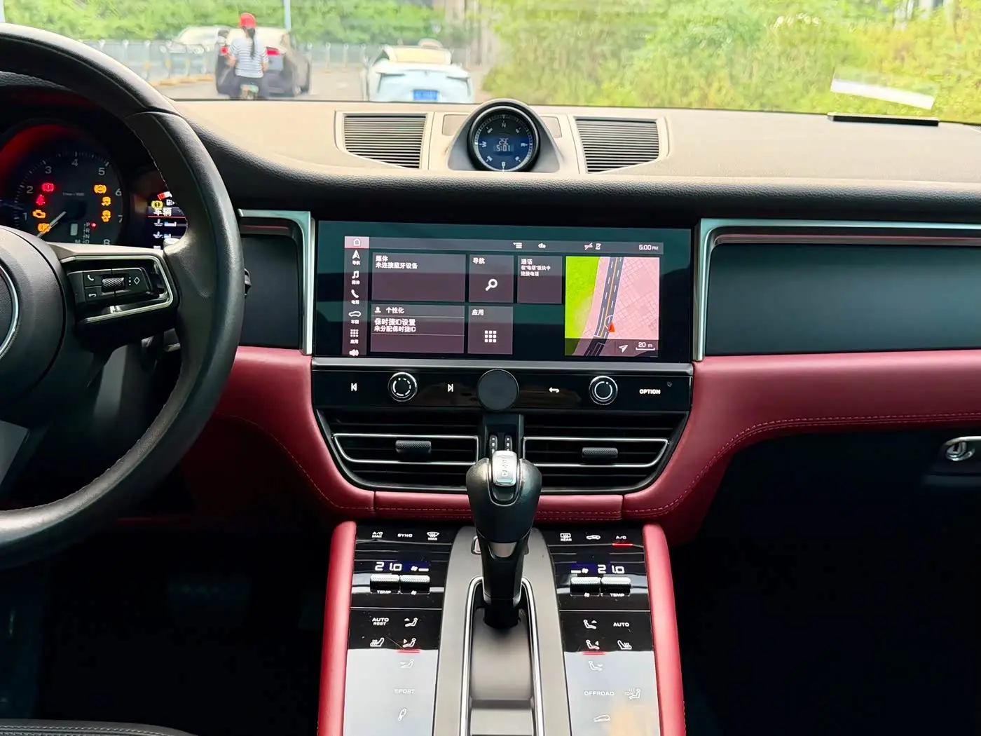 Porsche Macan 2023 — Фото 12/16