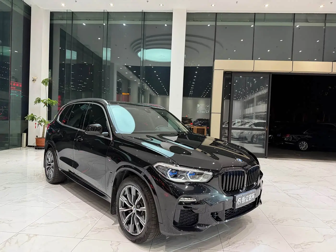 BMW X5 2019 — Photo 2/12
