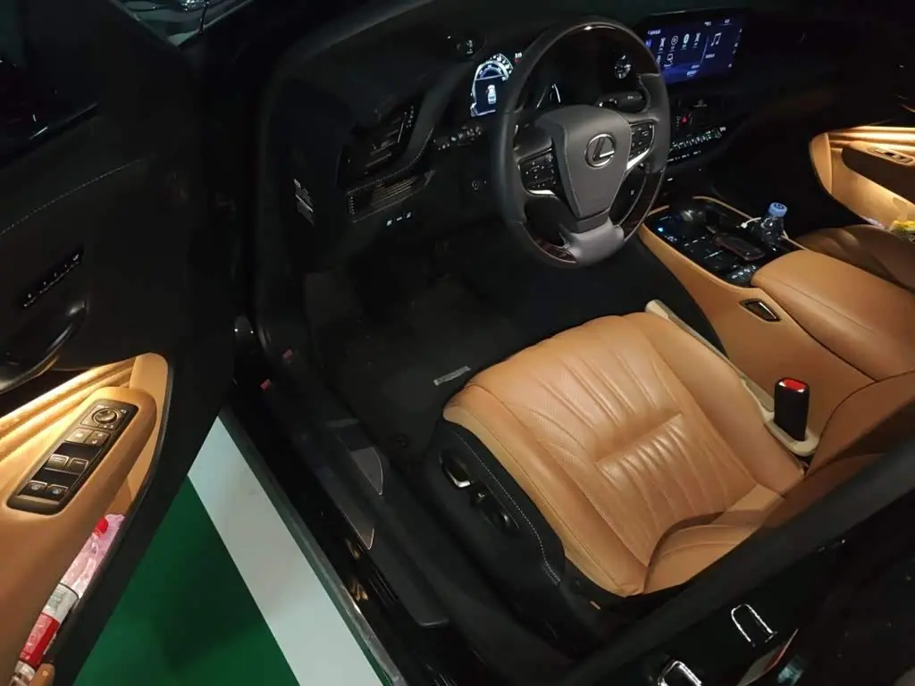 Lexus LS 2021 — Photo 12/20