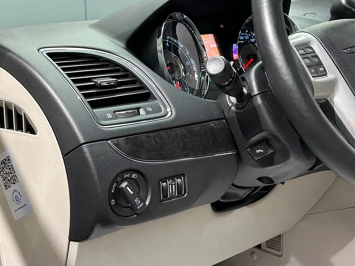 Chrysler Grand Voyager 2016 — Photo 11/20