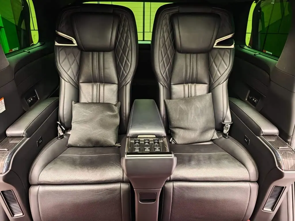 Lexus LM 2021 — Photo 13/20
