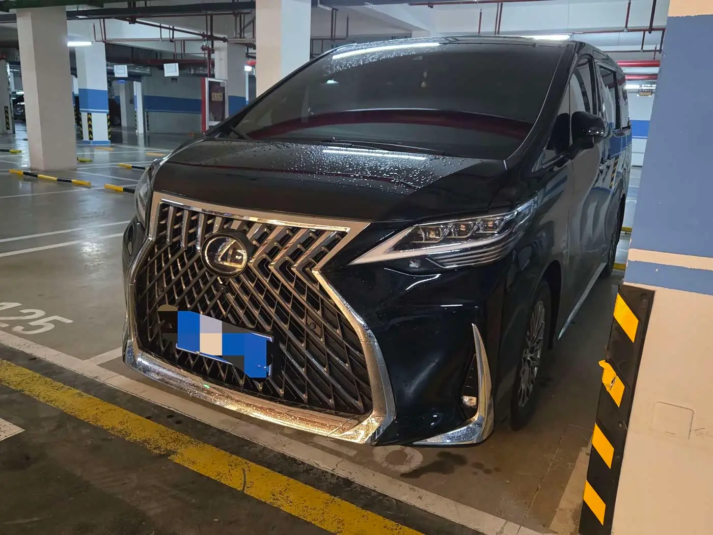 Lexus LM 2023 — Photo 2/9