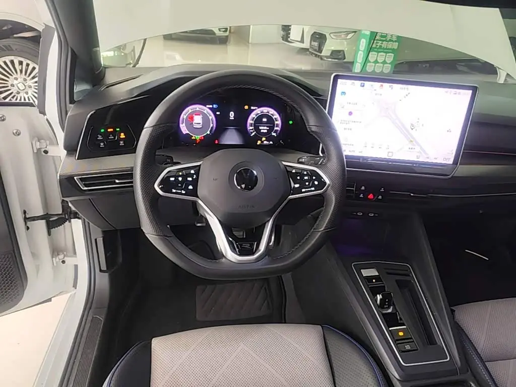 Volkswagen Golf 2024 — Photo 11/20