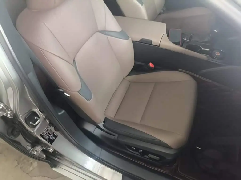 Lexus ES 2022 — Photo 19/20