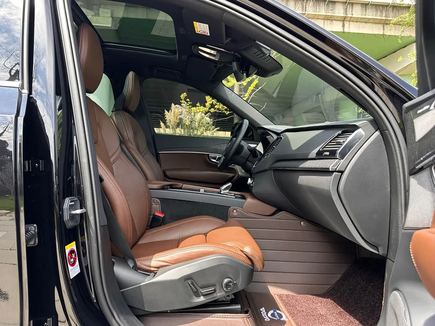 Volvo XC90 Plug-in Hybrid 2025 — Фото 15/20