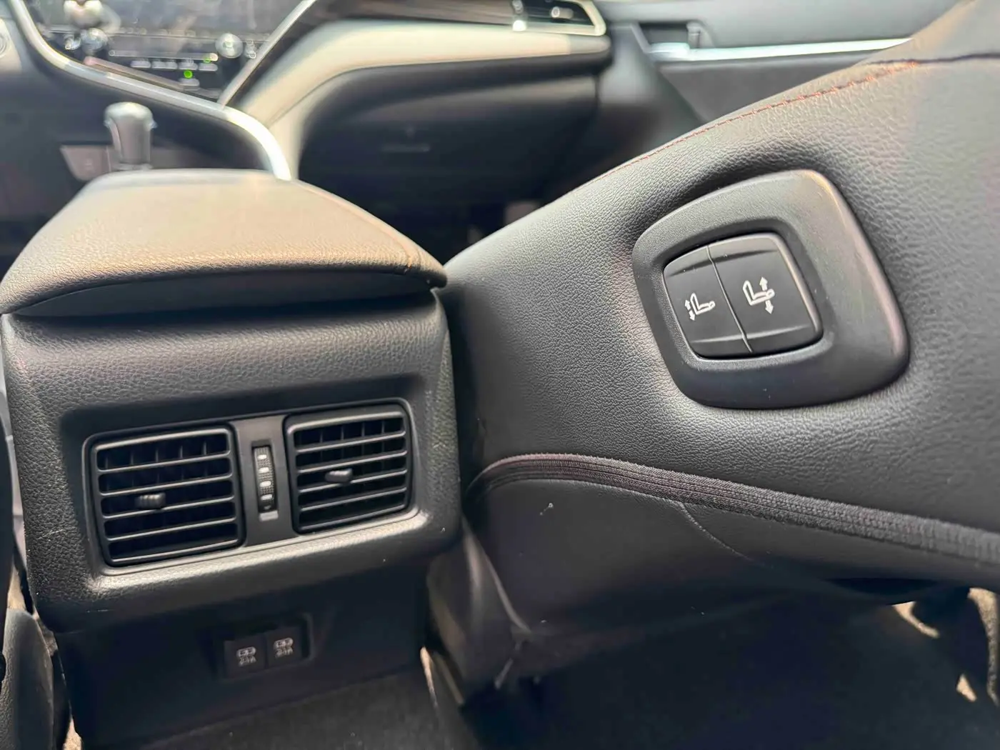 Toyota Camry 2019 — Photo 8/15