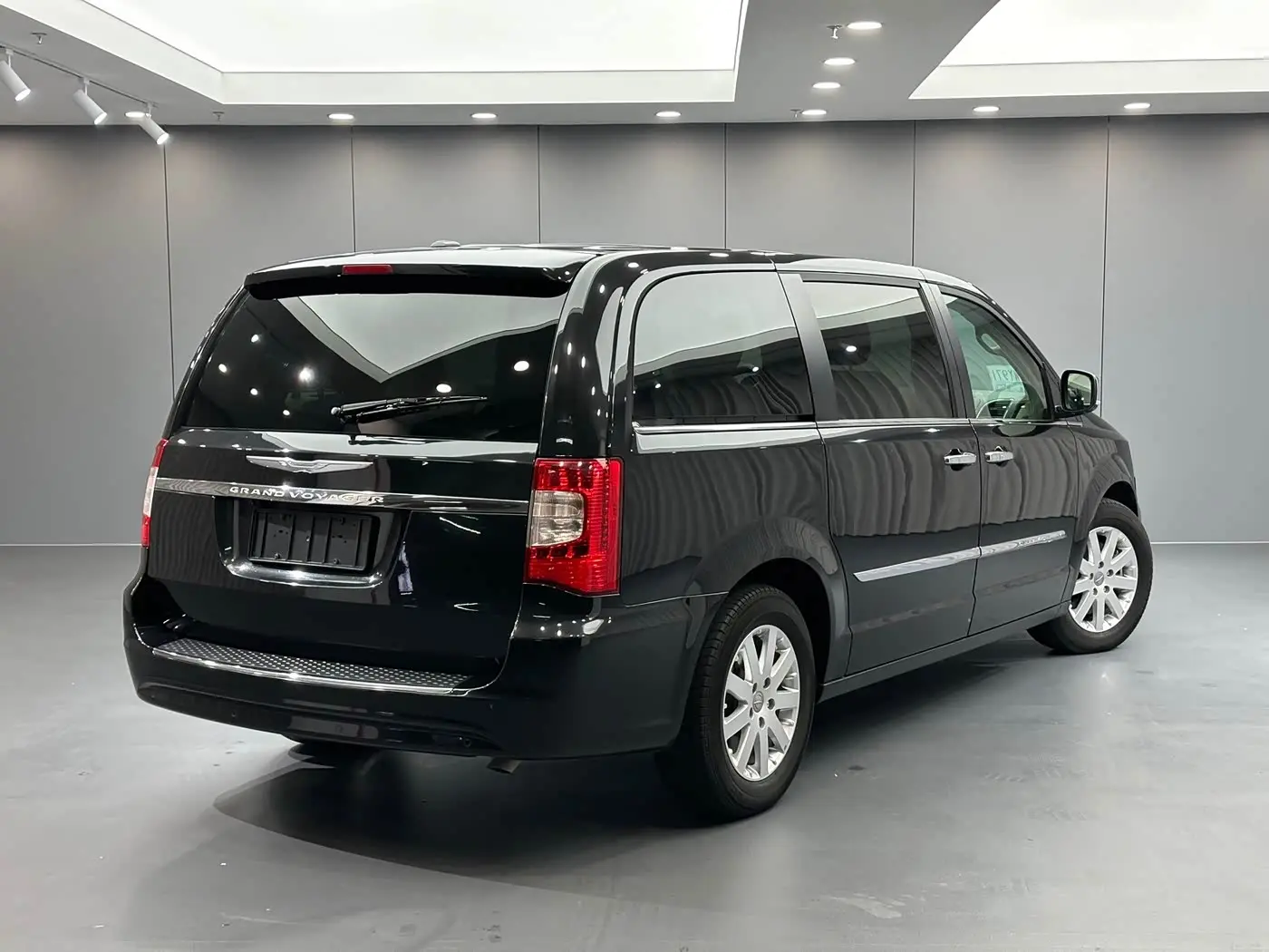 Chrysler Grand Voyager 2016 — Photo 4/20
