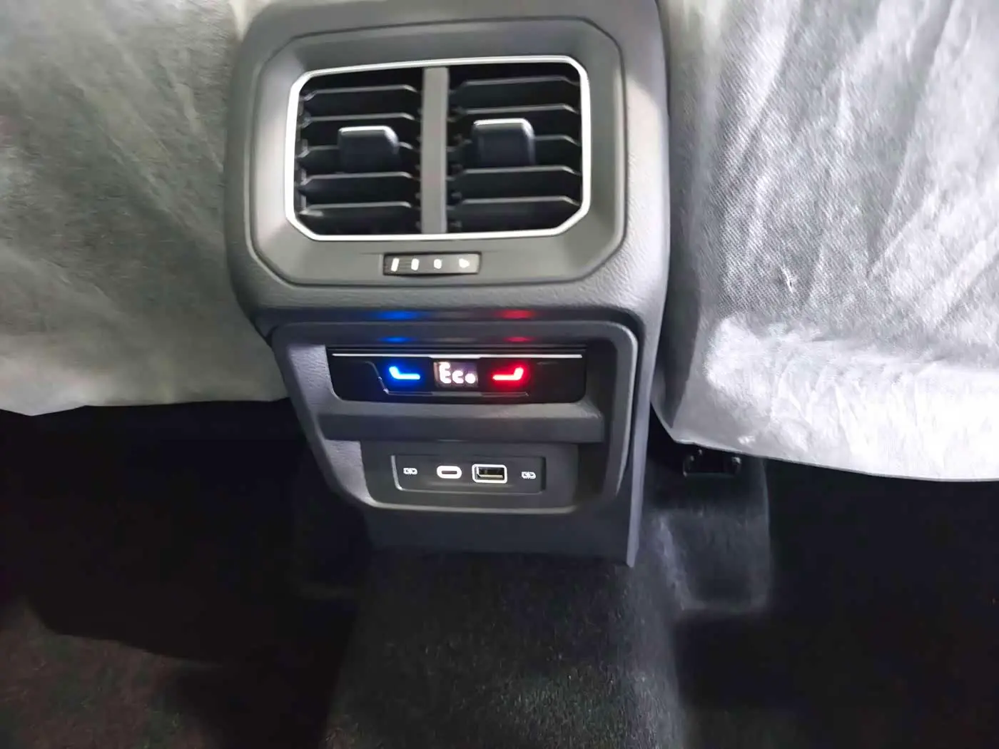 Volkswagen Tiguan L PHEV 2025 — Photo 11/20