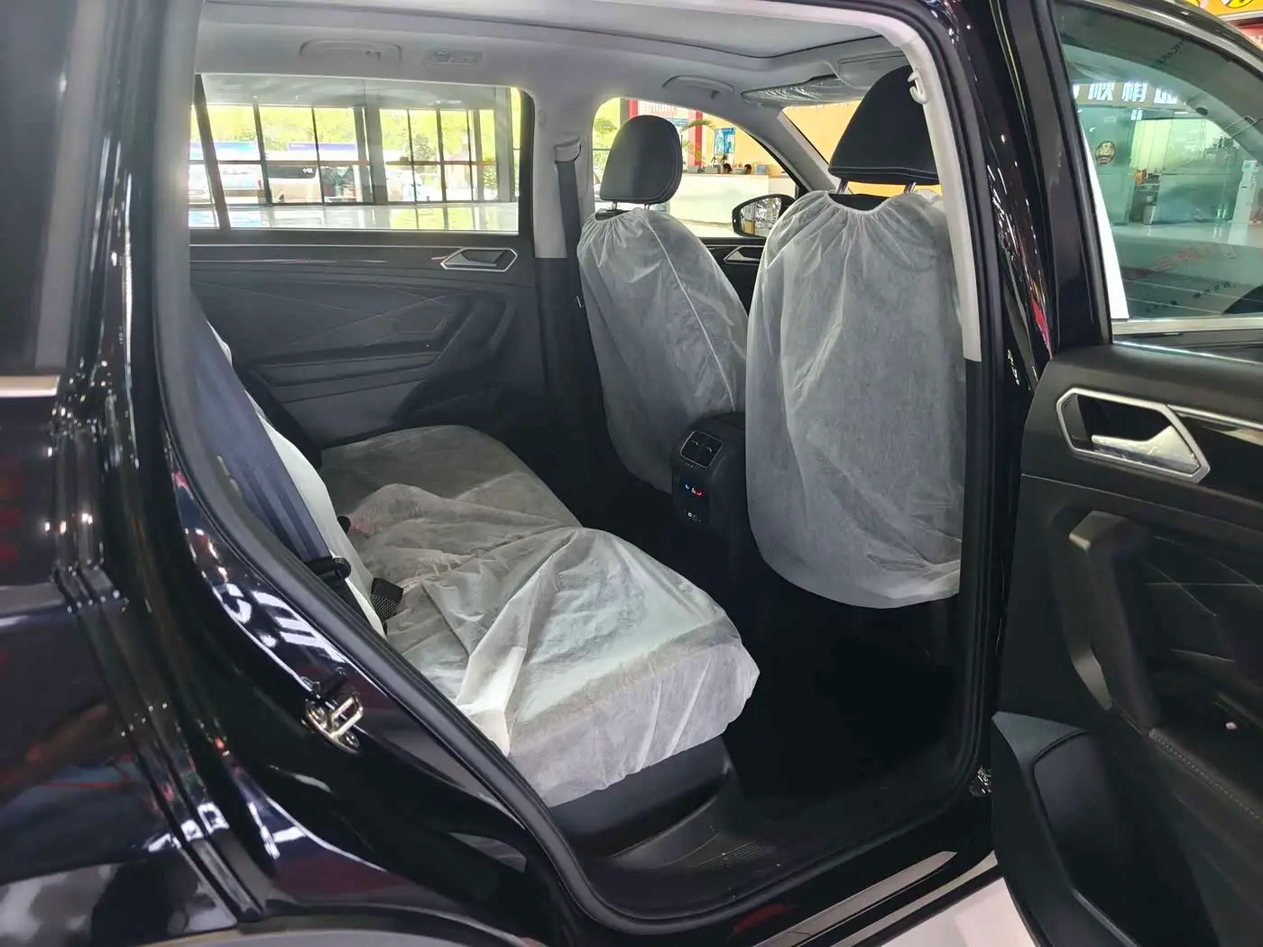 Volkswagen Tiguan L PHEV 2025 — Photo 12/20