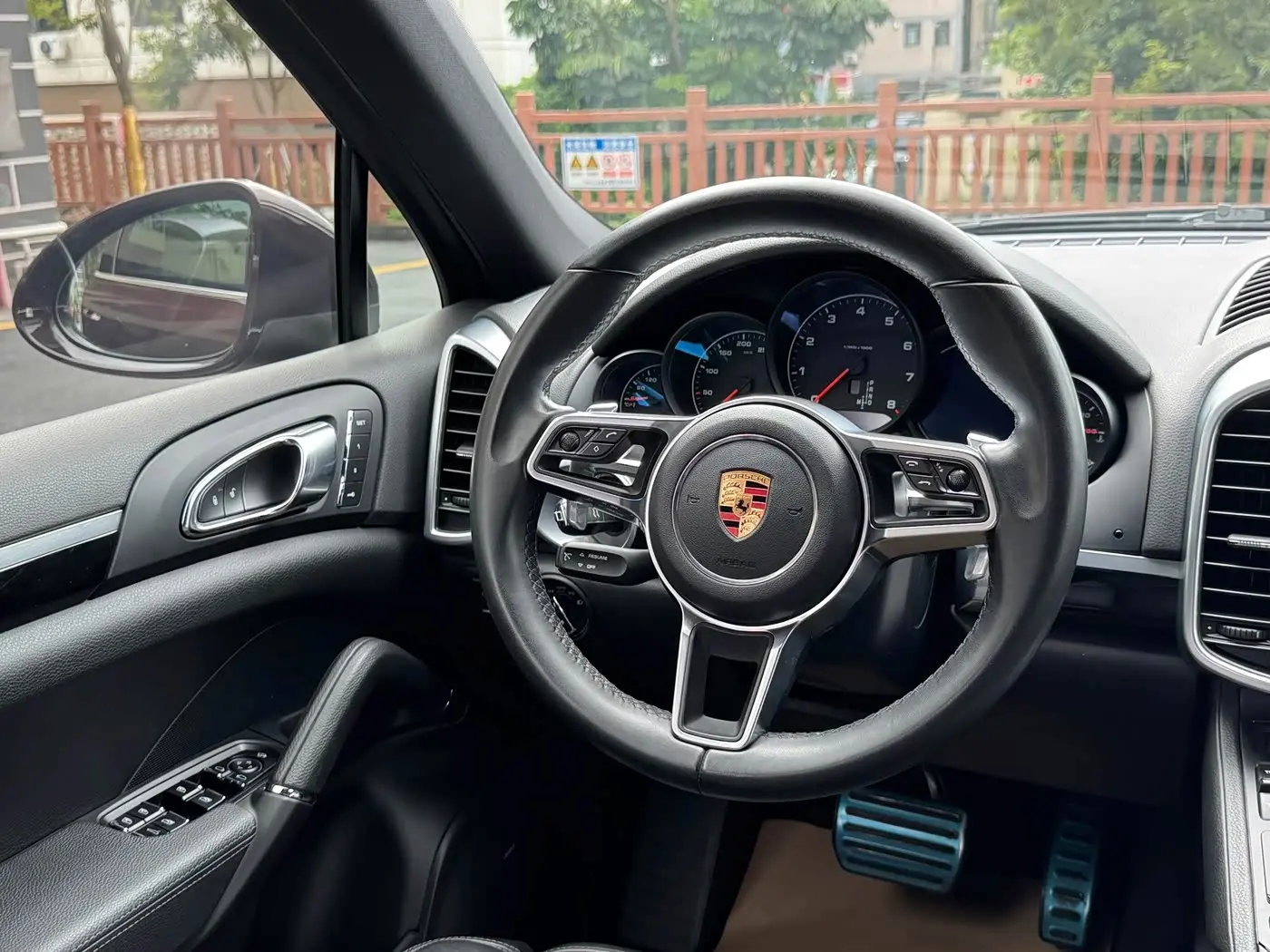 Porsche Cayenne 2016 — Фото 18/20