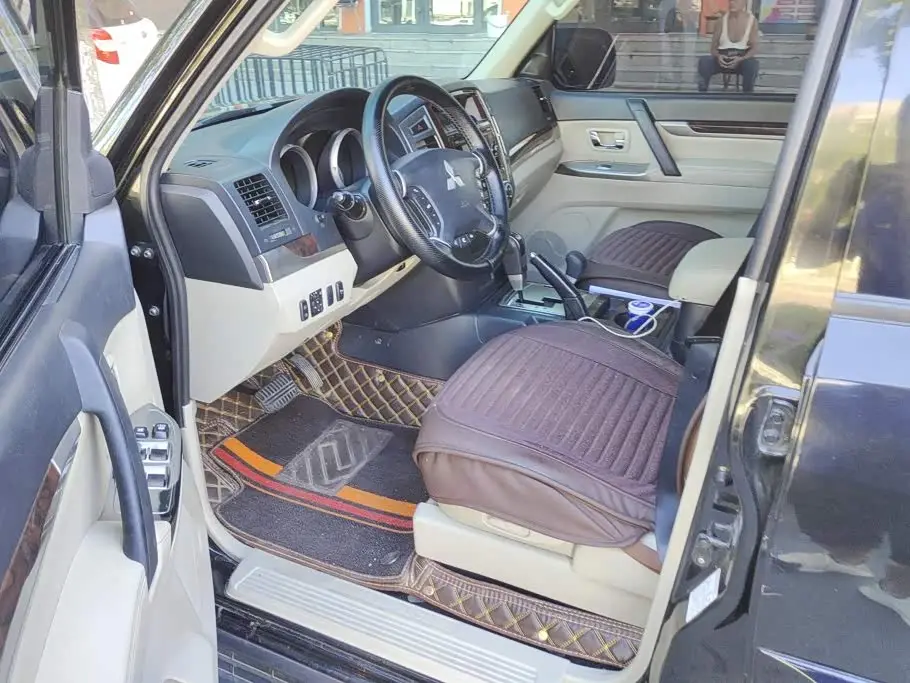 Mitsubishi Pajero 2020 — Photo 9/16