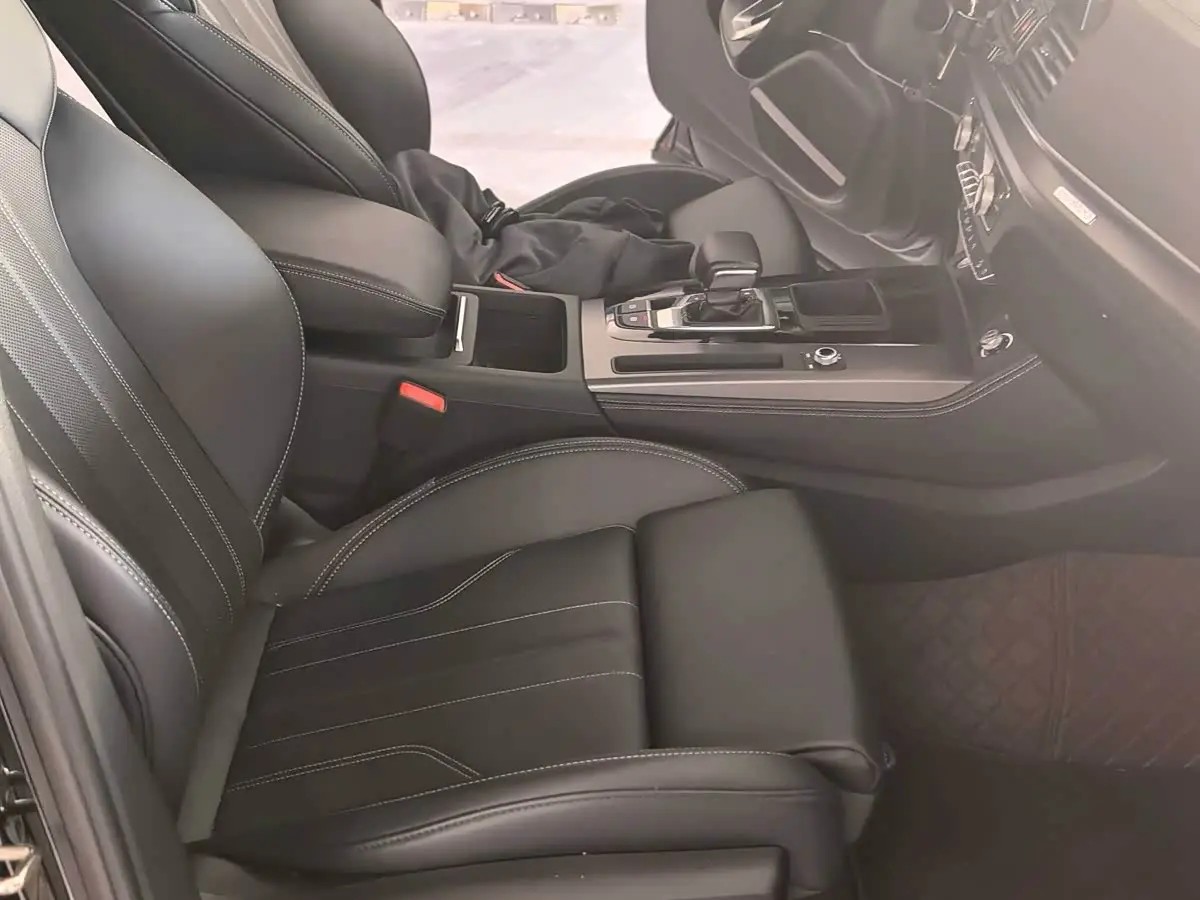 Audi Q5L 2024 — Photo 5/8