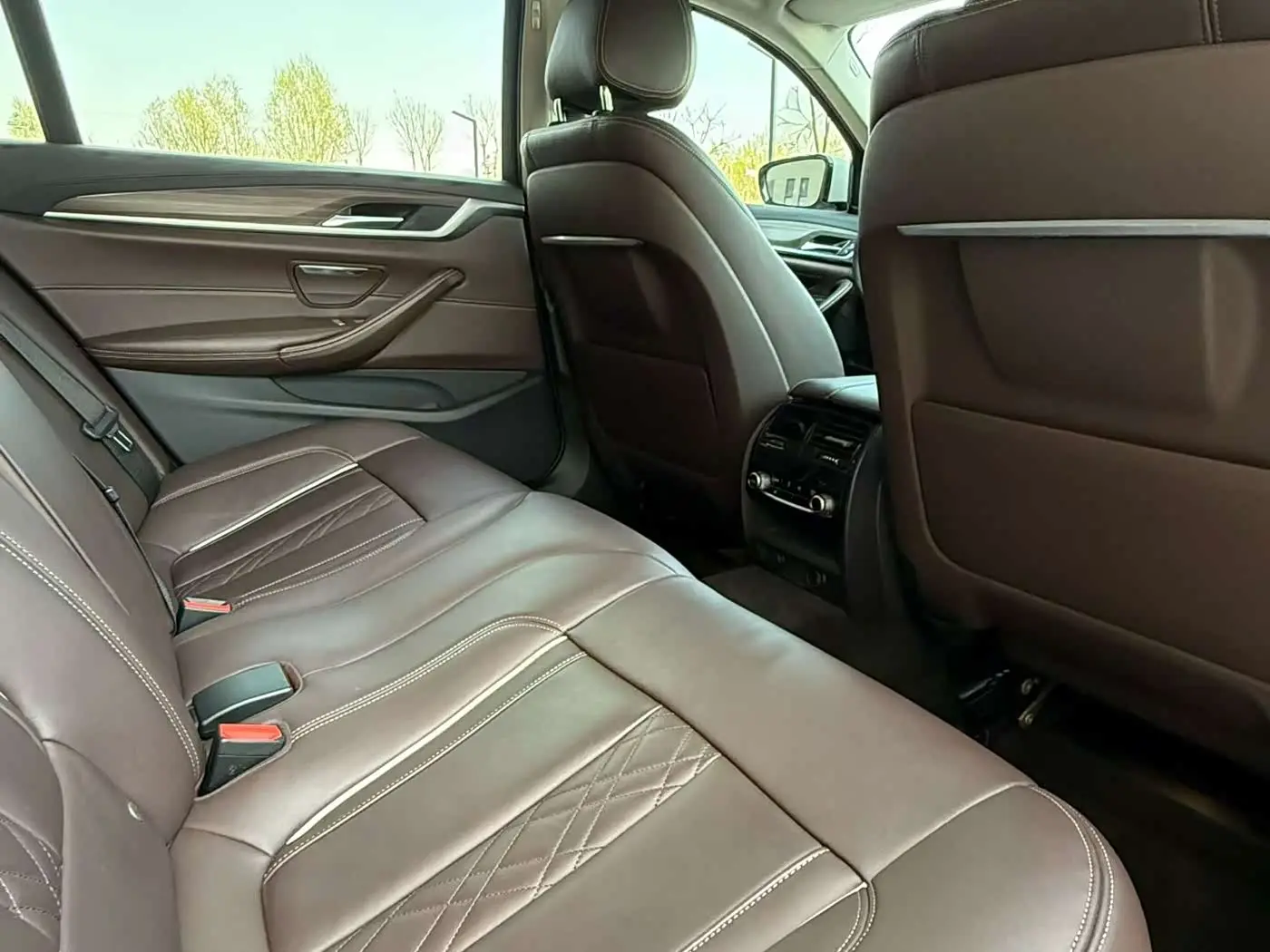 BMW 5 Series 2019 — Photo 9/9