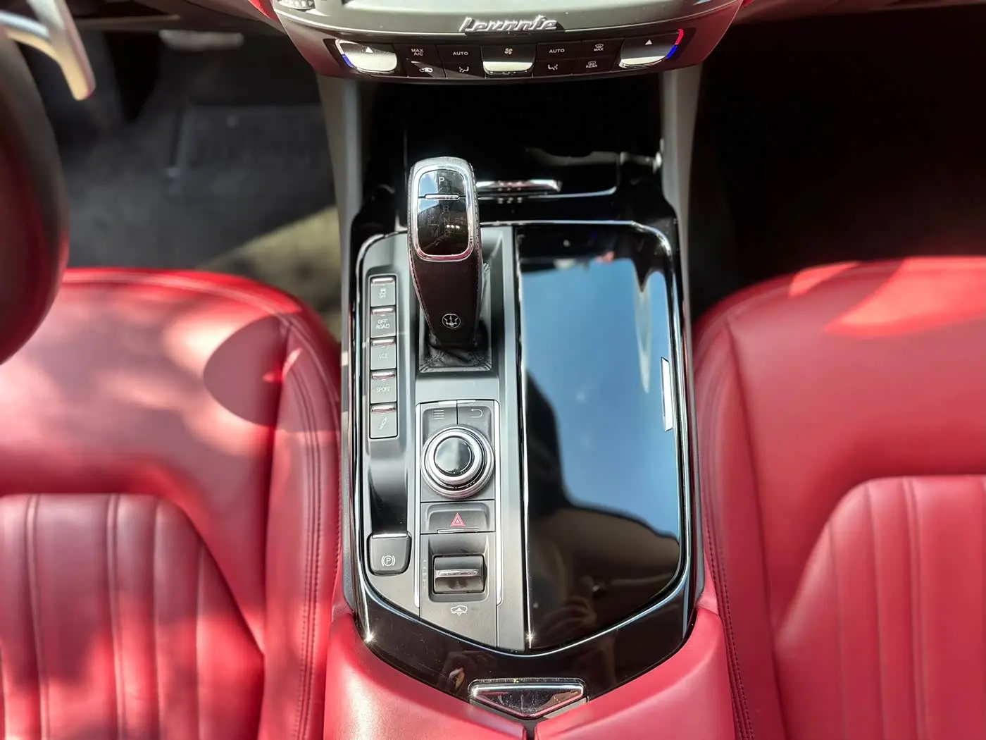 Maserati Levante 2021 — Фото 11/20