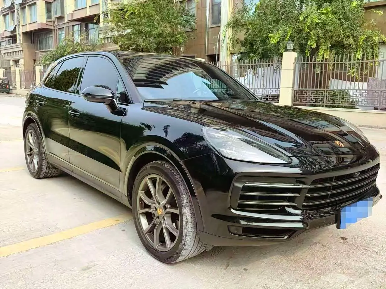 Porsche Cayenne 2023 — Photo 3/18