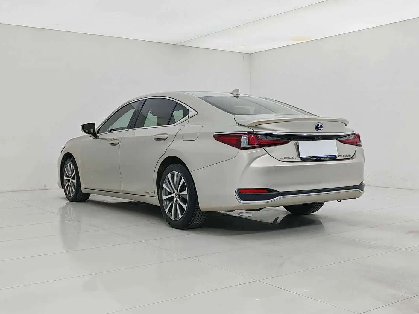 Lexus ES 2021 — Photo 5/20