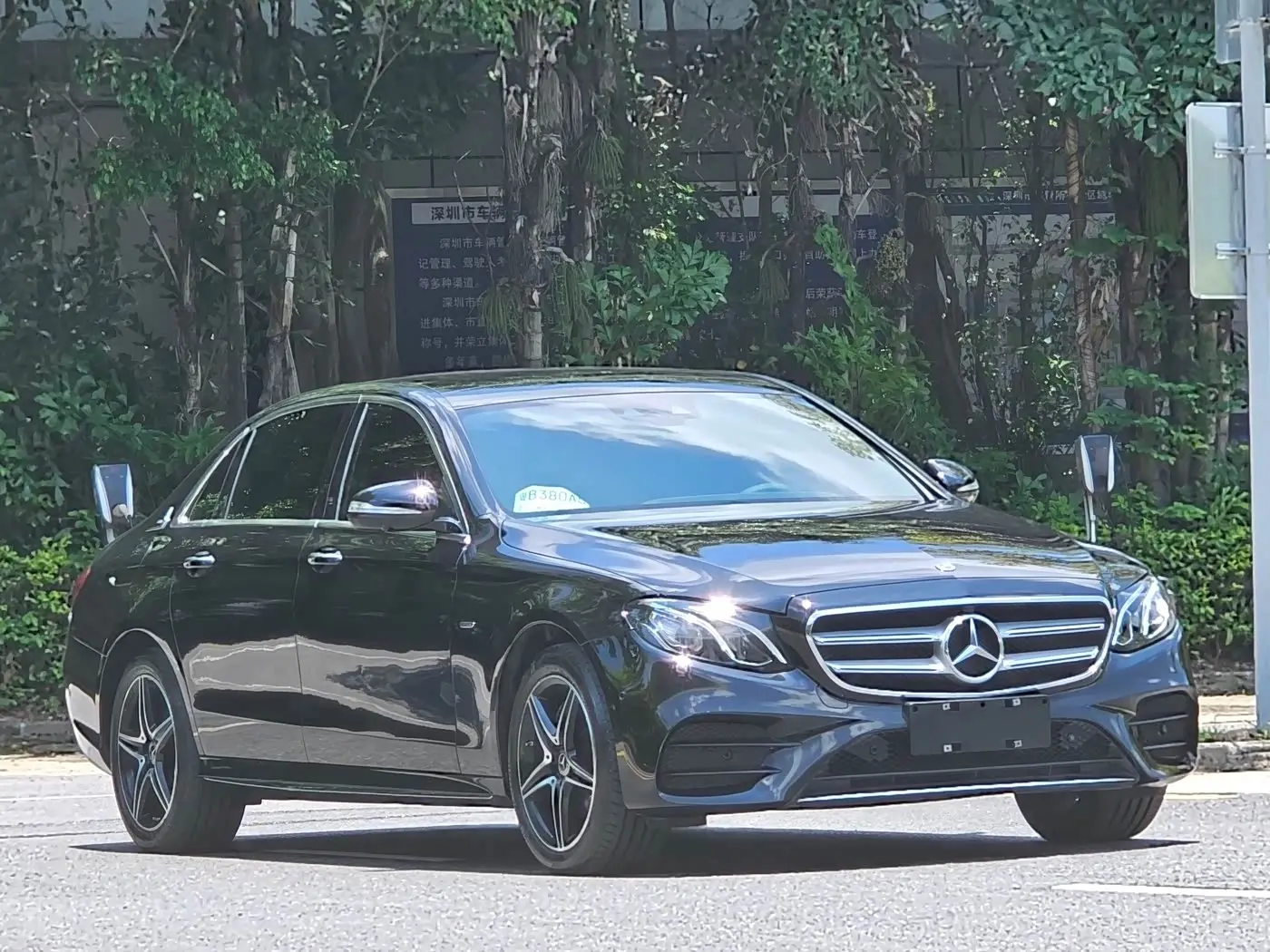 Mercedes-Benz E-Class 2020 — Photo 3/14