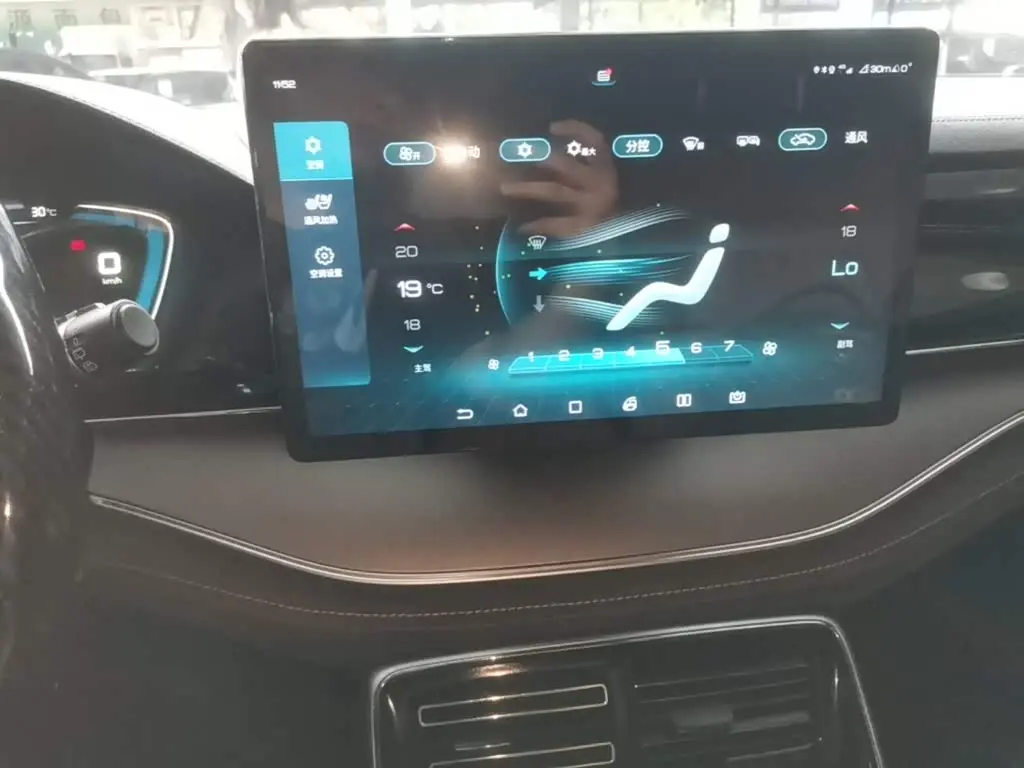 BYD Tang New Energy 2023 — Photo 12/19