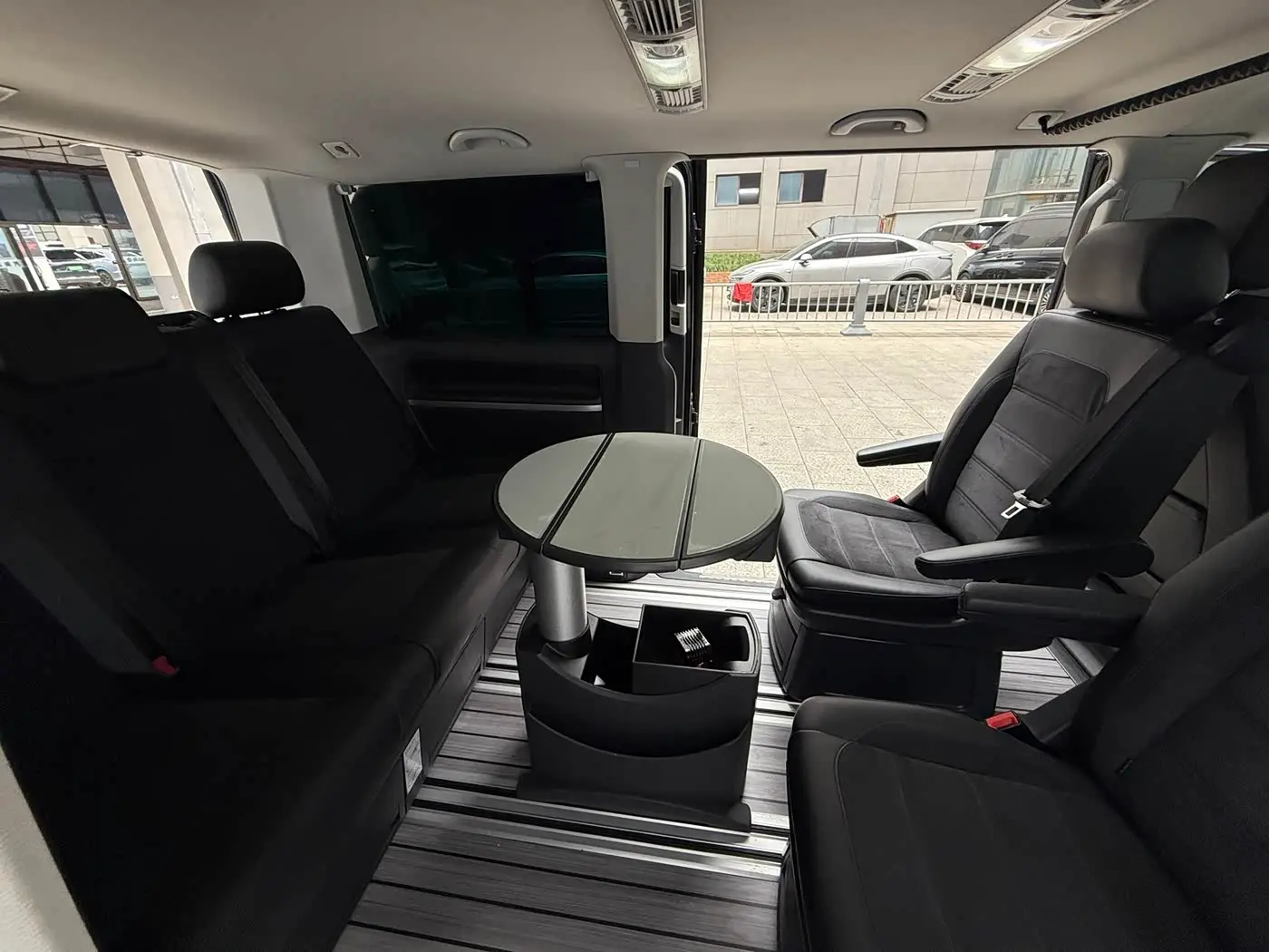 Volkswagen Multivan 2017 — Фото 14/20