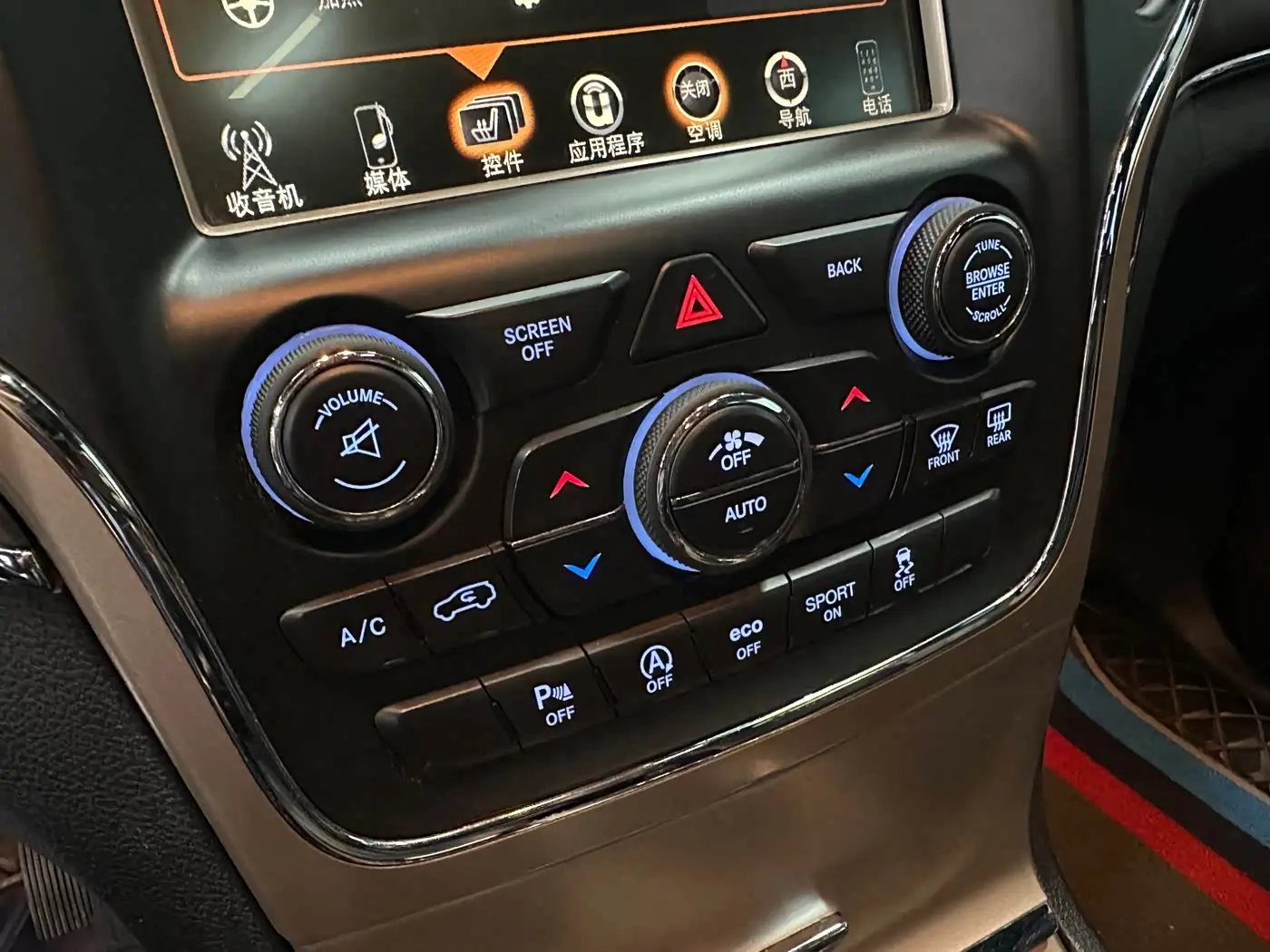Jeep Grand Cherokee 2018 — Фото 11/20