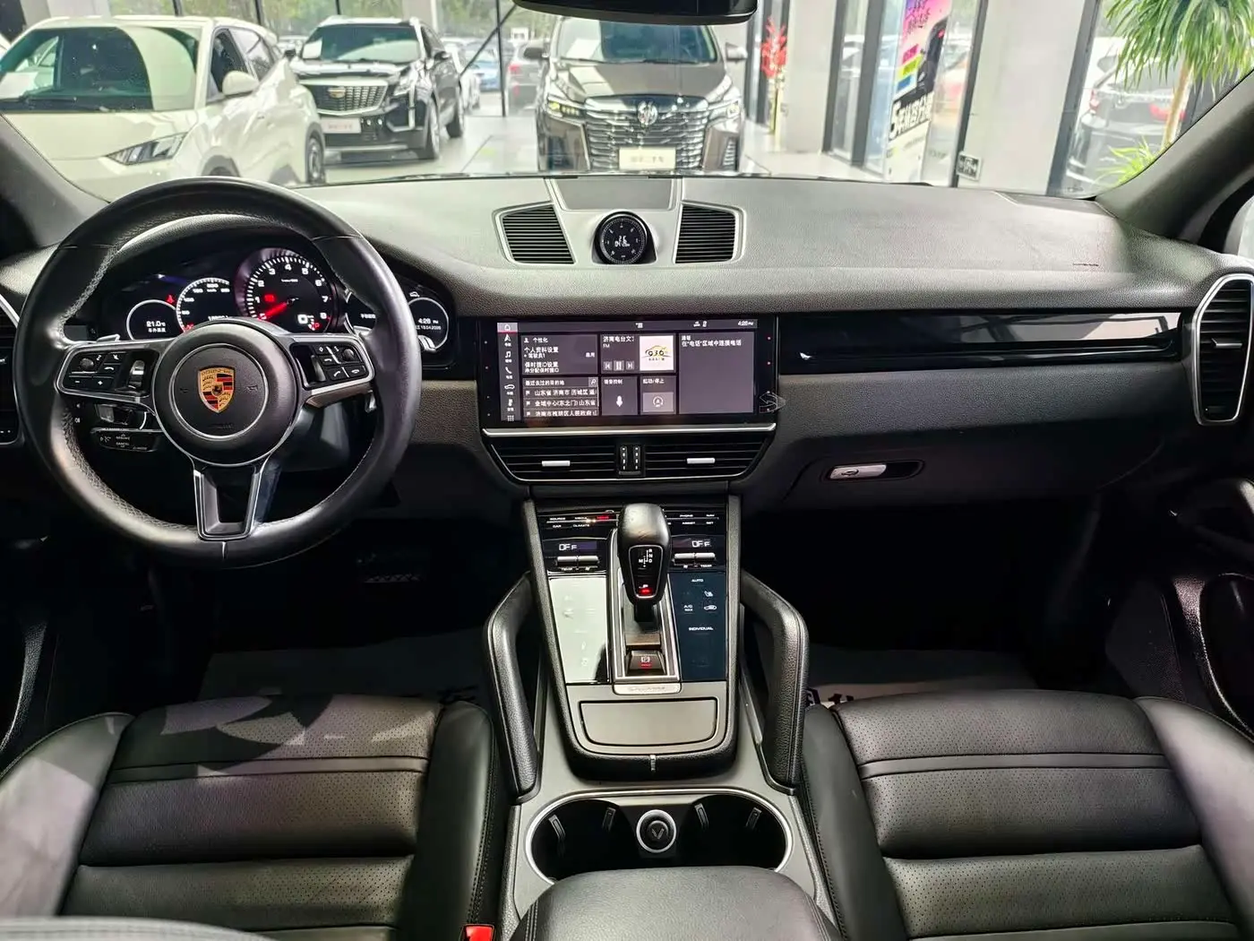 Porsche Cayenne 2019 — Фото 10/16