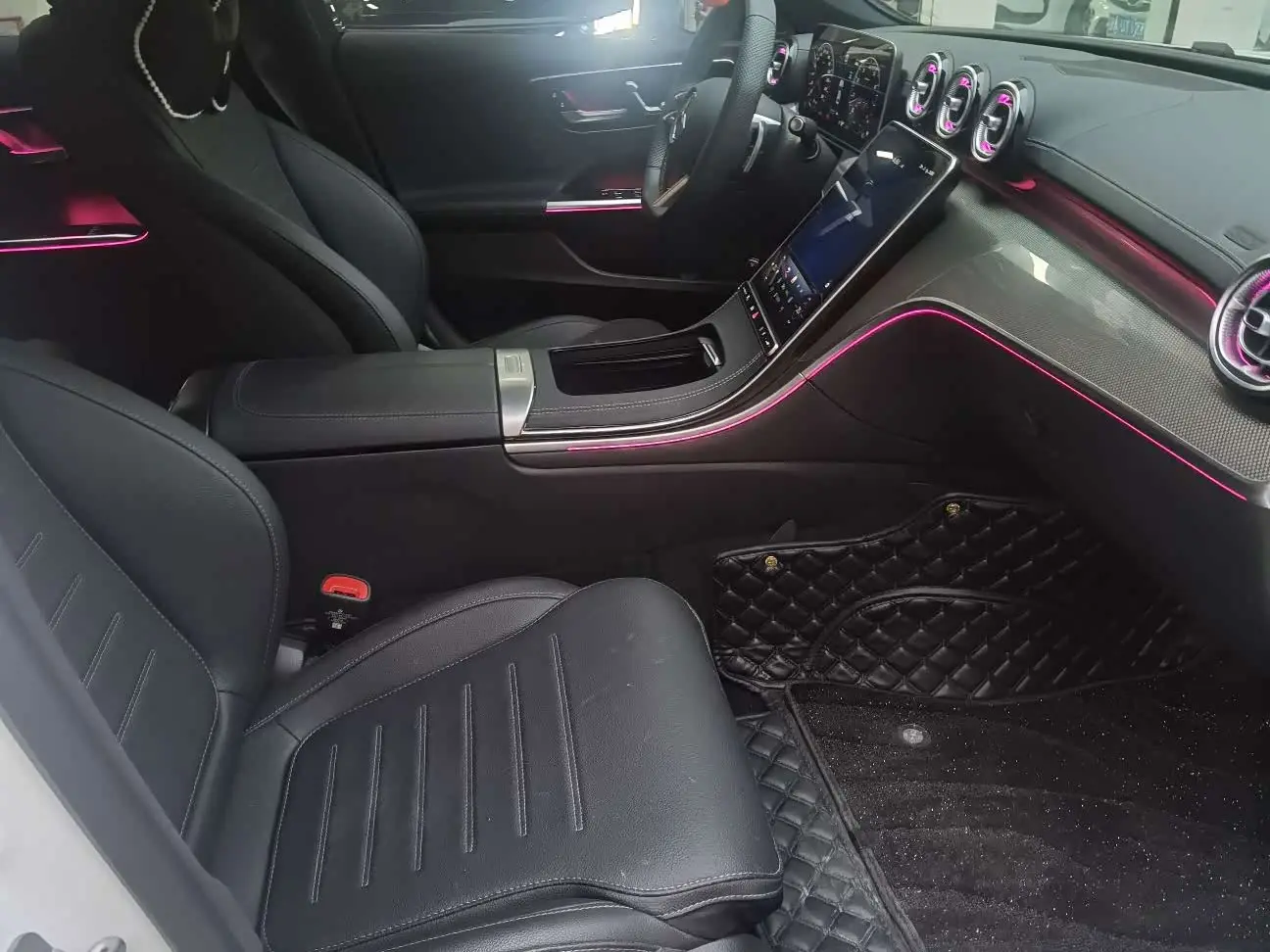 Mercedes-Benz C-Class 2025 — Photo 15/17