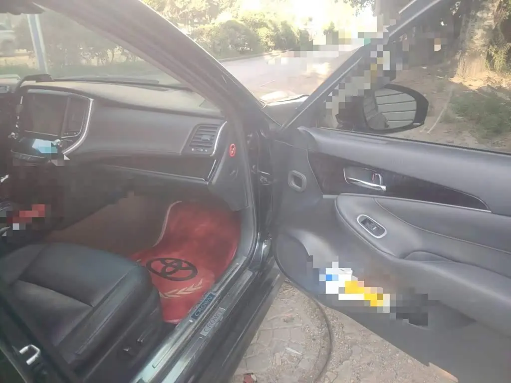Toyota Crown 2015 — Photo 20/20