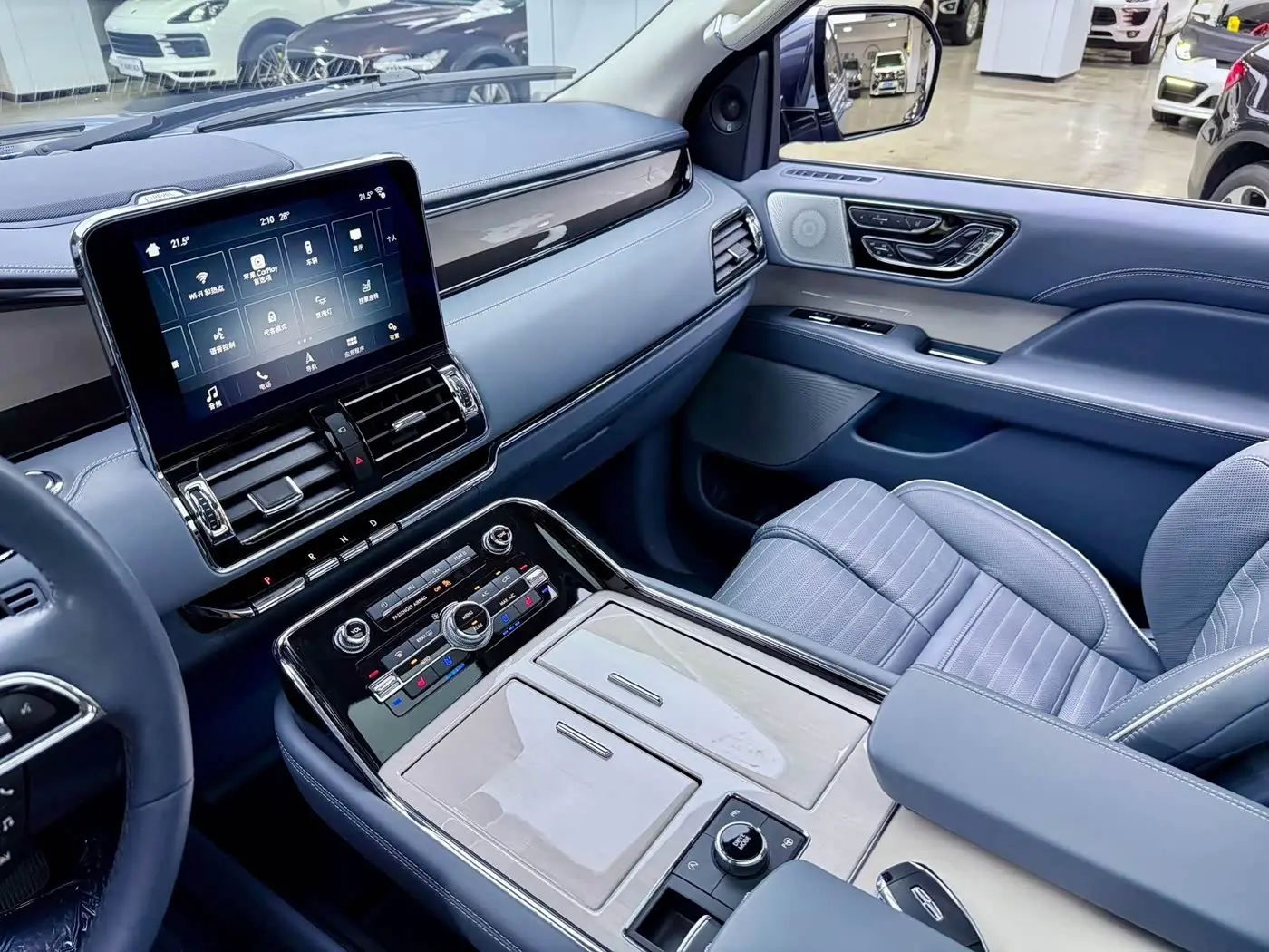 Lincoln Navigator 2019 — Photo 14/20