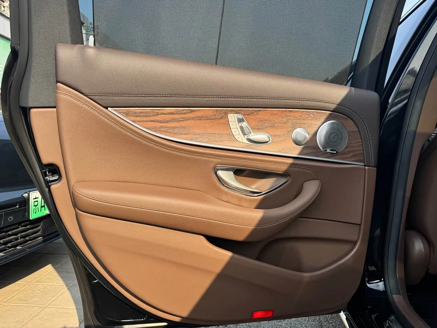 Mercedes-Benz E-Class 2022 — Photo 17/20