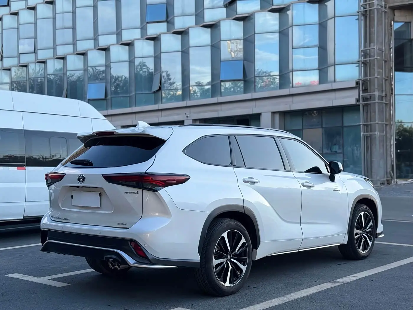Toyota Crown Kluger 2024 — Photo 13/17